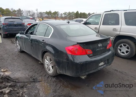 2015 Infiniti Q40 z USA, uszkodzony, nr VIN JN1CV6AR5FM521153